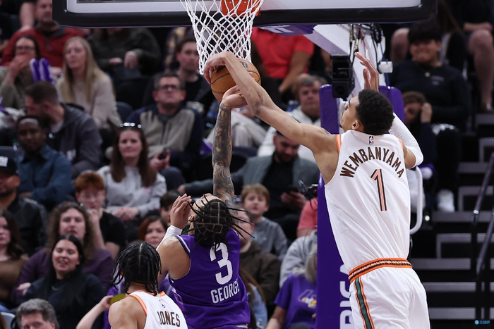  文班亚马封盖盛宴助马刺主场击退底特律