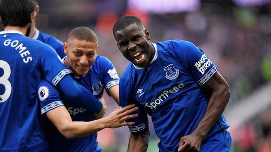  铁锤帮双枪发威,西汉姆联重返欧冠区  