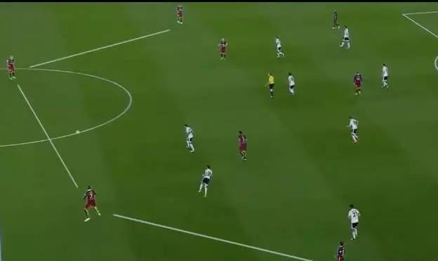  弗赖堡战术执行到位，精准传导撕破对手防线